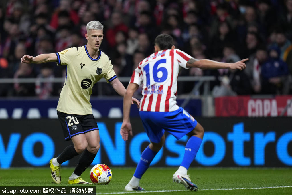 地狱表现！金斯基送大礼小蜘蛛直接带到空门前，前者捂脸羞愧趴地